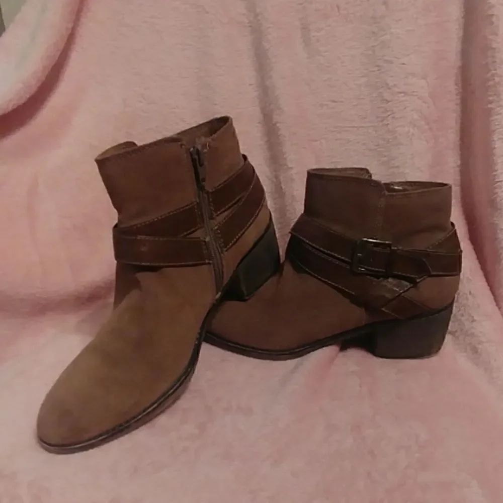 Sonoma Taupe Ankle Boot- 9
